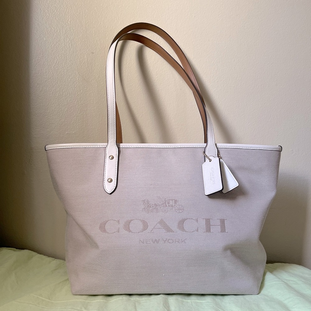 COACH C0671 Horse and Carriage Jacquard City Tote Handbag